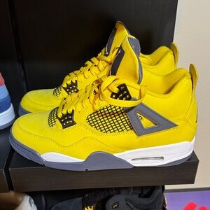Jordan 4 lightning size 10